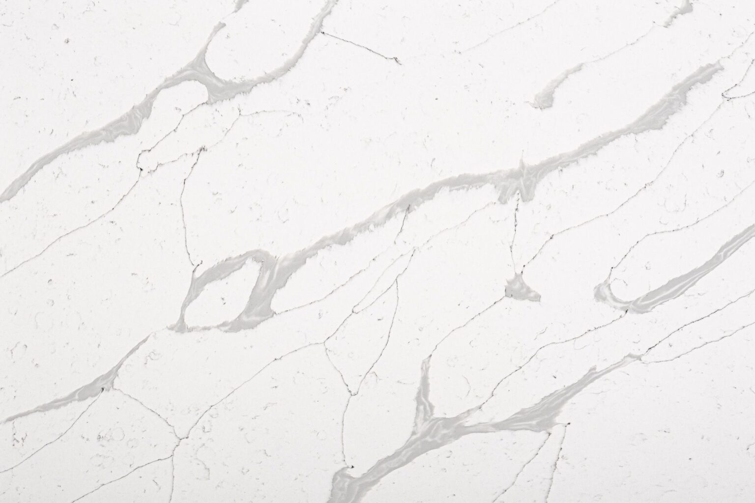 6082 Calacatta Cloud - Linnstone Quartz